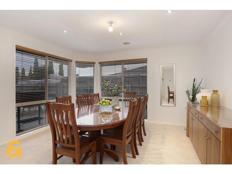 8 Bonney Place, Roxburgh Park VIC 3064