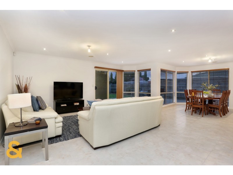 8 Bonney Place, Roxburgh Park VIC 3064