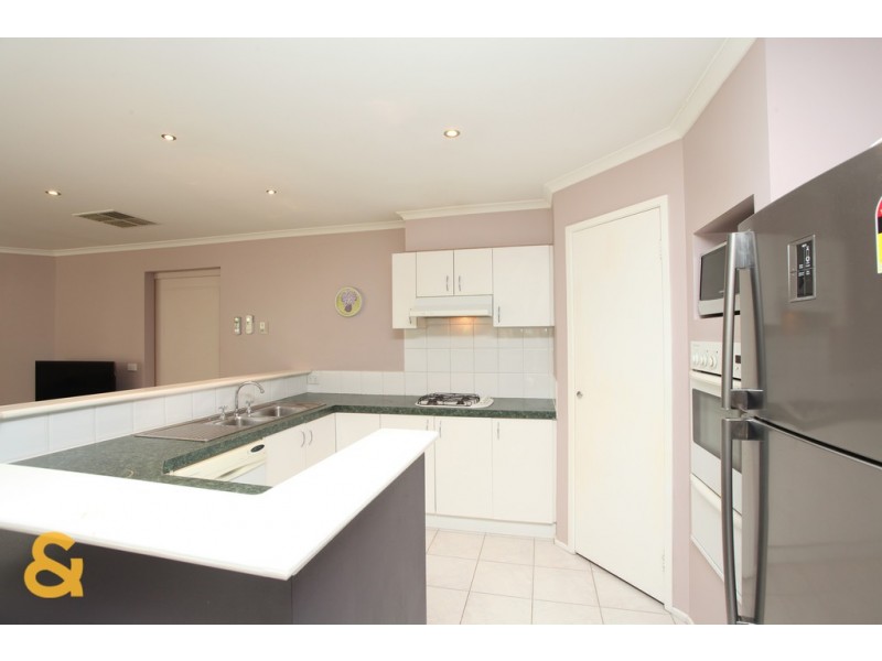 28 Saunders Court, Roxburgh Park VIC 3064