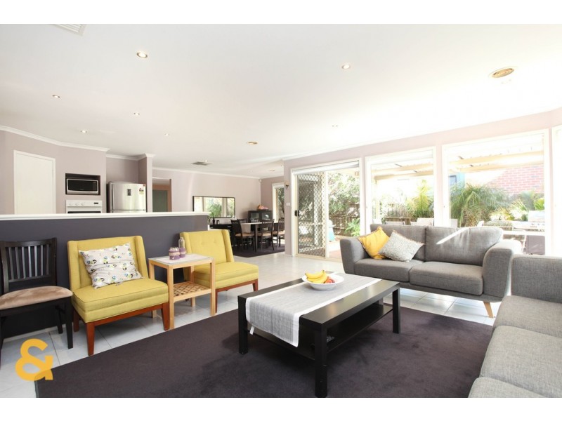 28 Saunders Court, Roxburgh Park VIC 3064