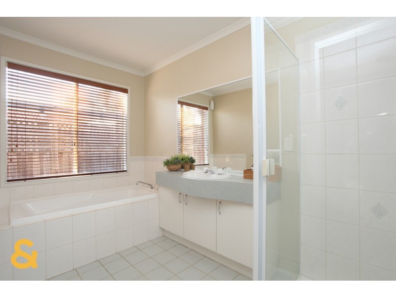 28 Saunders Court, Roxburgh Park VIC 3064