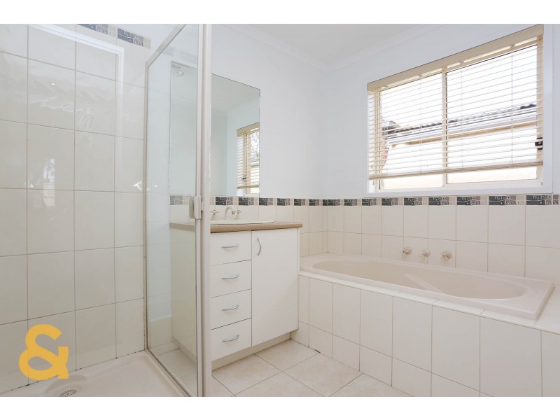 9 Corona Place, Roxburgh Park VIC 3064