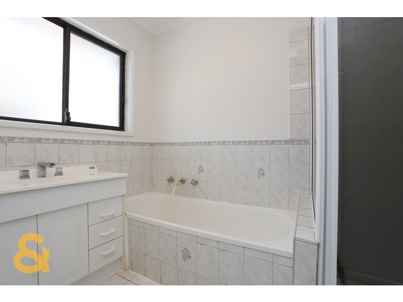 20 Woodburn Crescent, Meadow Heights VIC 3048