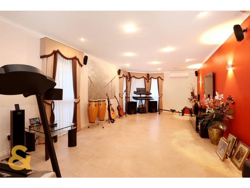 23 Wrigley Crescent, Roxburgh Park VIC 3064