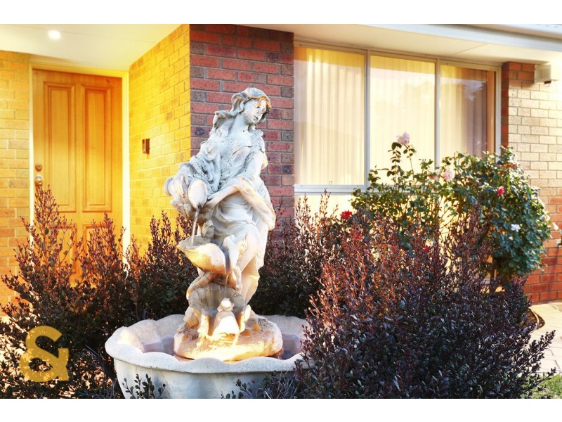 23 Wrigley Crescent, Roxburgh Park VIC 3064