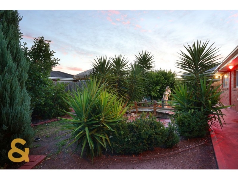 23 Wrigley Crescent, Roxburgh Park VIC 3064