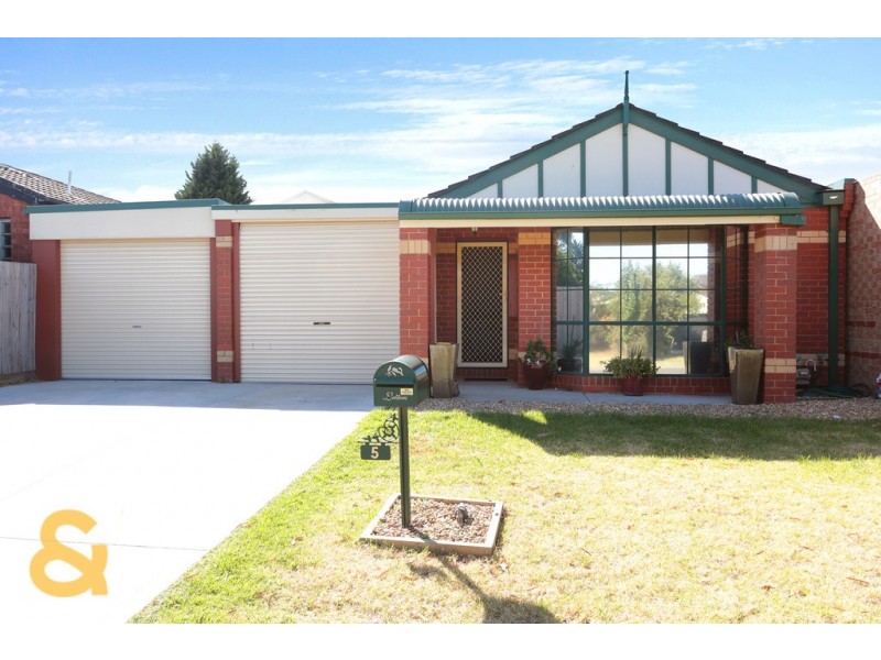 5 Parkinson Way, Roxburgh Park VIC 3064