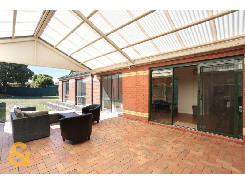 5 Parkinson Way, Roxburgh Park VIC 3064