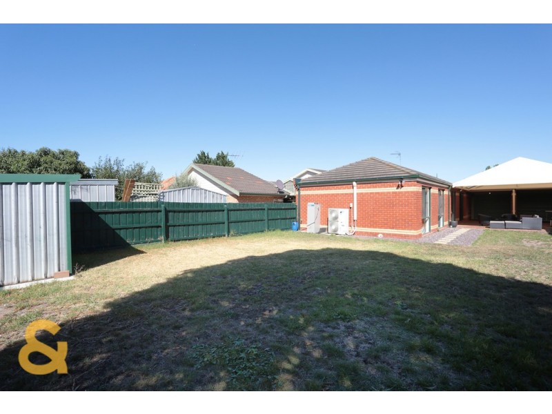 5 Parkinson Way, Roxburgh Park VIC 3064