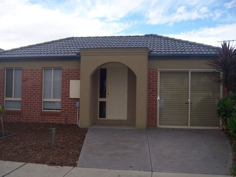 9  Severn Court, Roxburgh Park VIC 3064