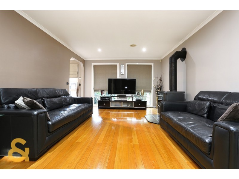 1 Almands Avenue, Roxburgh Park VIC 3064