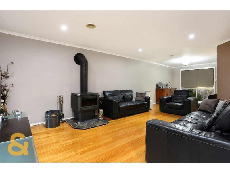 1 Almands Avenue, Roxburgh Park VIC 3064