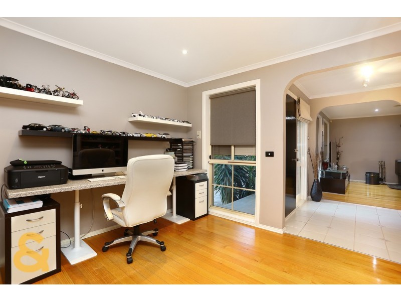 1 Almands Avenue, Roxburgh Park VIC 3064