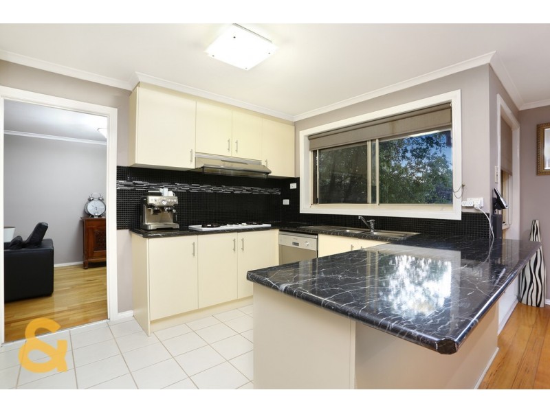 1 Almands Avenue, Roxburgh Park VIC 3064