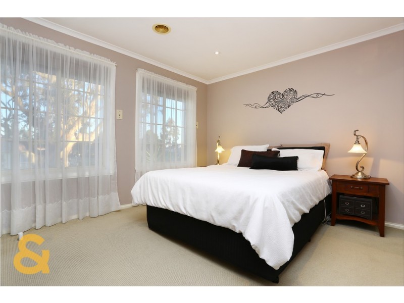 1 Almands Avenue, Roxburgh Park VIC 3064