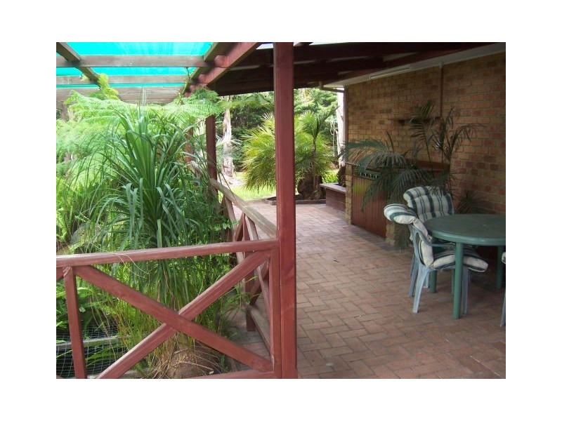 1 Stainsby Crescent, Roxburgh Park VIC 3064