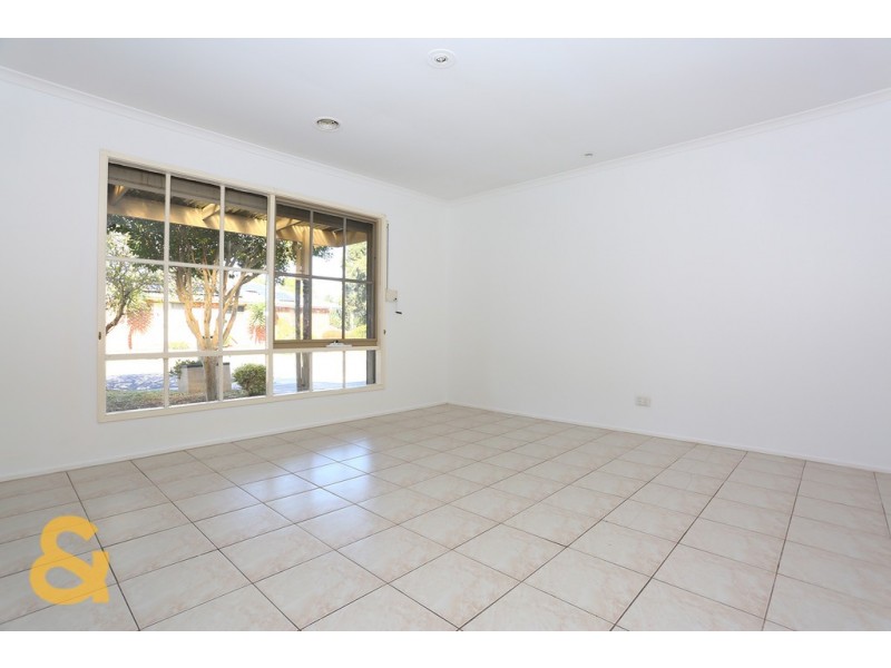 18 Sheridan Way, Roxburgh Park VIC 3064