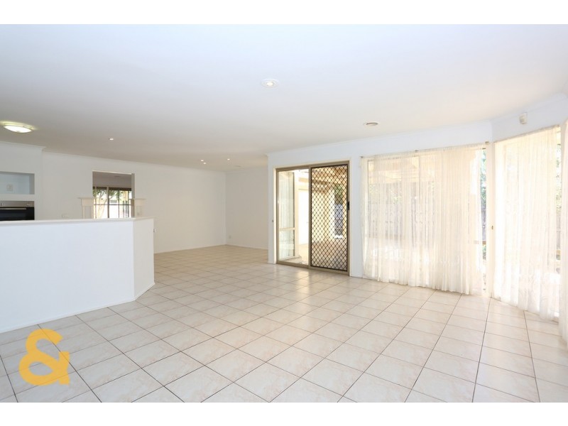 18 Sheridan Way, Roxburgh Park VIC 3064