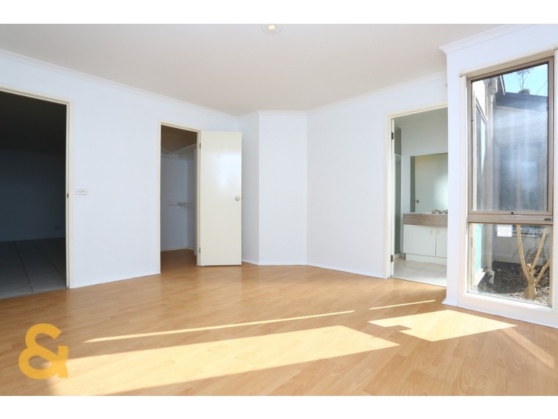 18 Sheridan Way, Roxburgh Park VIC 3064