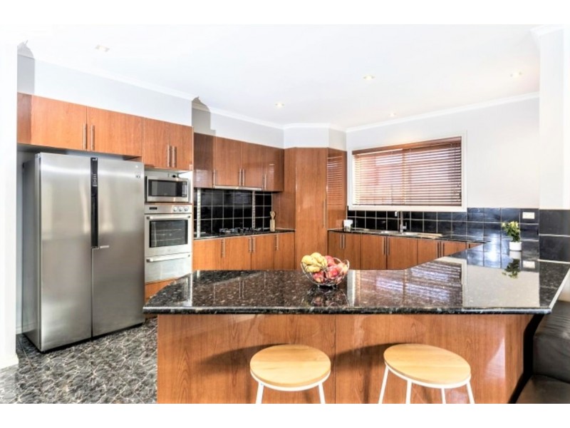18 Watersedge Way, Roxburgh Park VIC 3064
