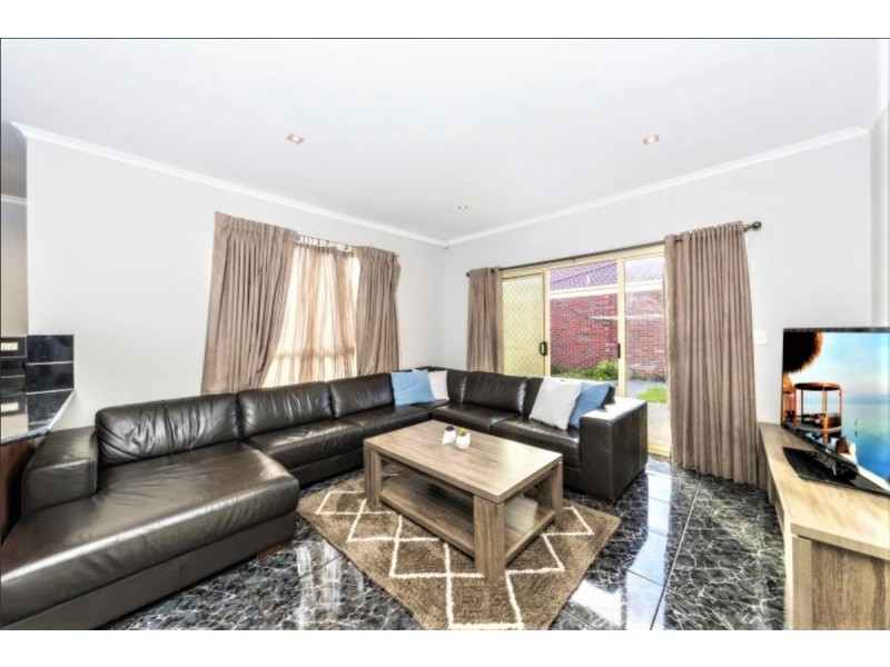 18 Watersedge Way, Roxburgh Park VIC 3064