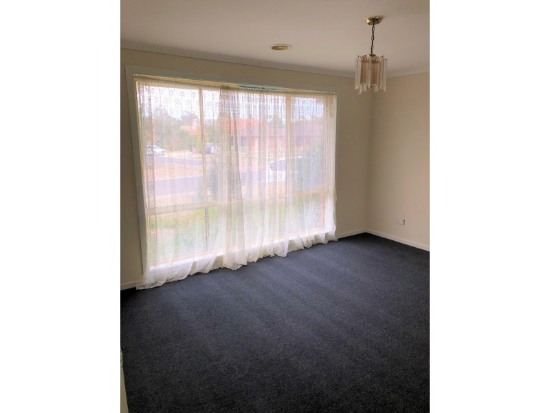 9 Lincolne Crescent, Roxburgh Park VIC 3064