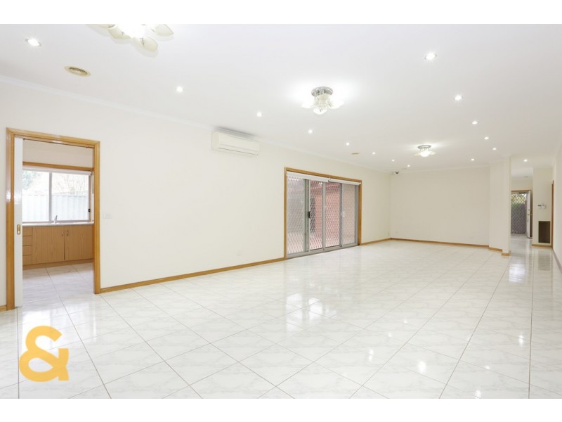 3 Parnell Court, Roxburgh Park VIC 3064