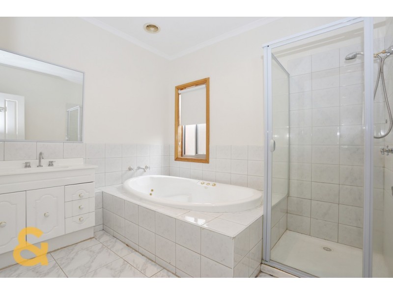 3 Parnell Court, Roxburgh Park VIC 3064