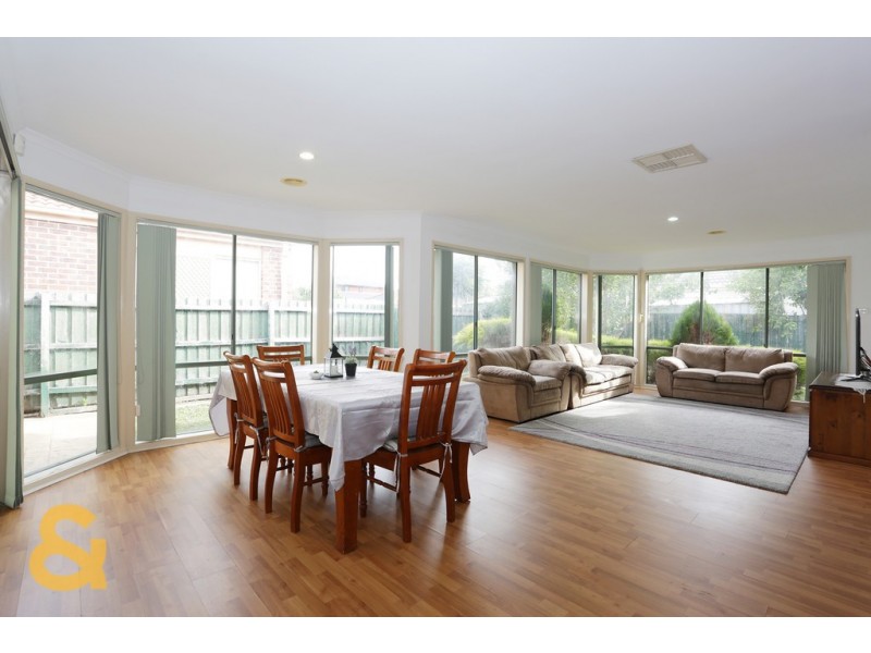 9 Mensa Court, Roxburgh Park VIC 3064