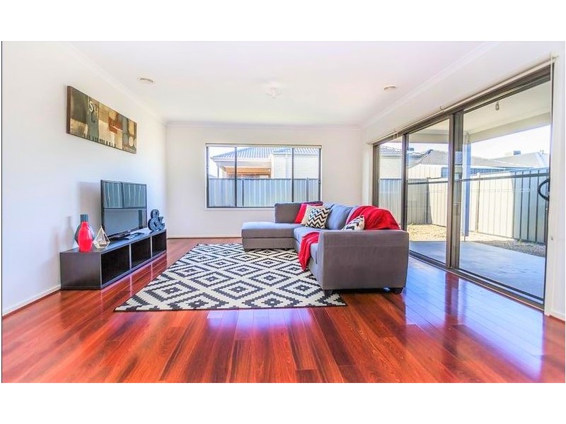 30 Jonesfield Street, Craigieburn VIC 3064