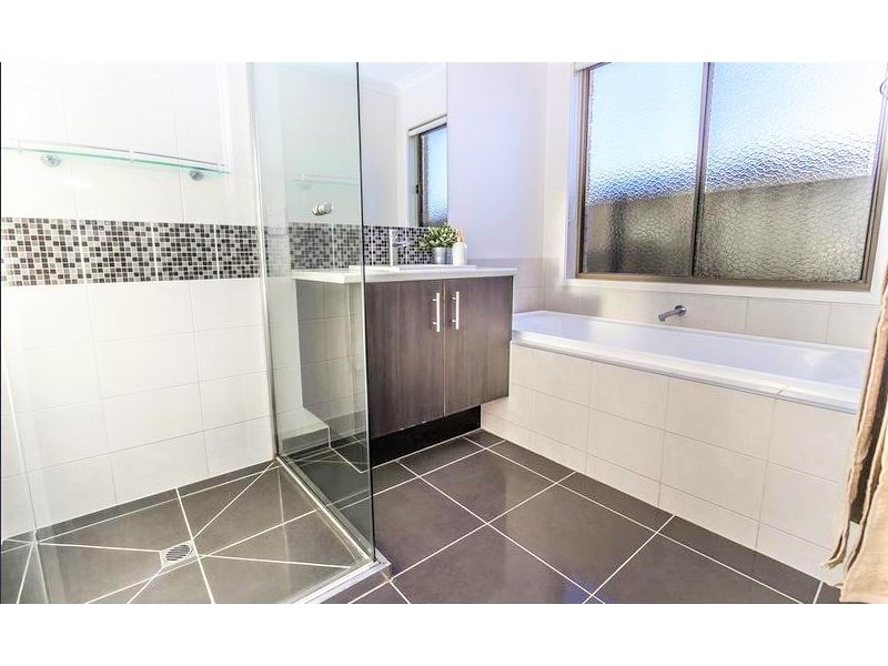 30 Jonesfield Street, Craigieburn VIC 3064