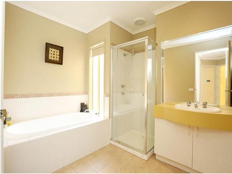 13 Morgan Court, Roxburgh Park VIC 3064