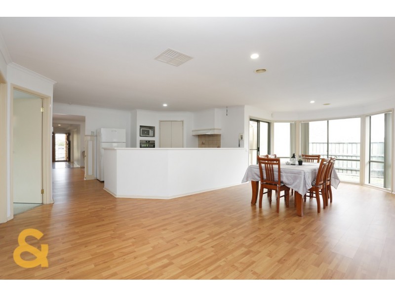 9 Mensa Court, Roxburgh Park VIC 3064