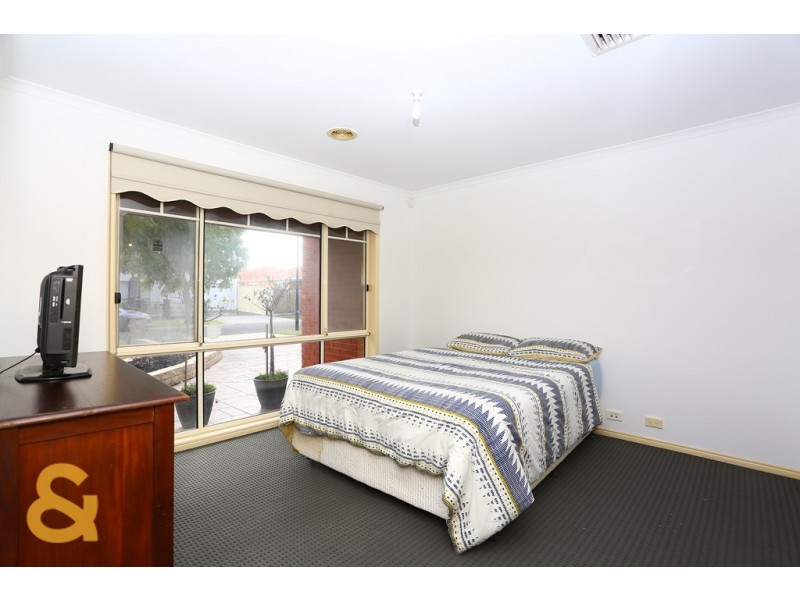 10 Wisla Circuit, Roxburgh Park VIC 3064