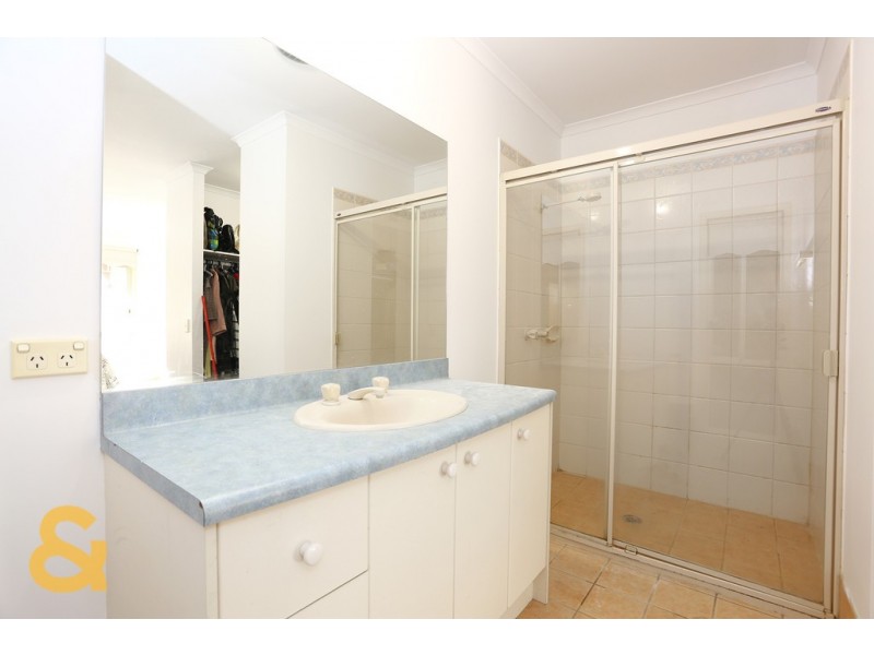 10 Wisla Circuit, Roxburgh Park VIC 3064