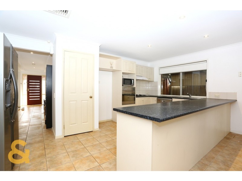 10 Wisla Circuit, Roxburgh Park VIC 3064