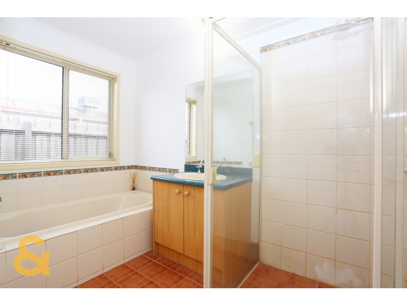 10 Wisla Circuit, Roxburgh Park VIC 3064