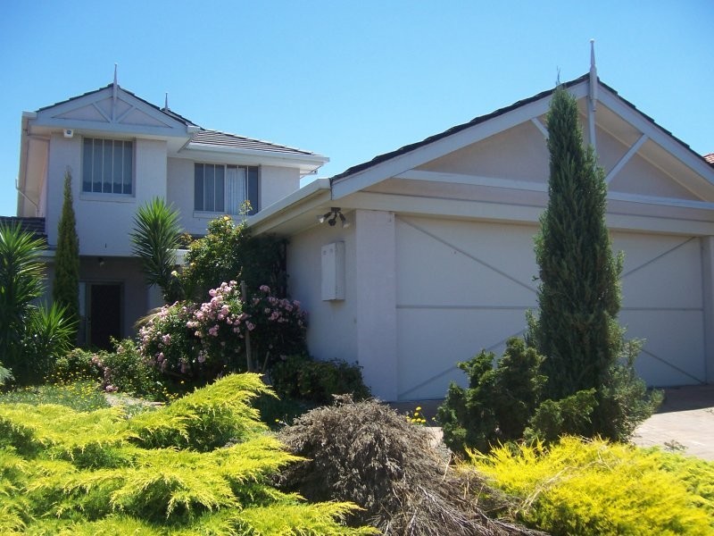 7 Manley Avenue, Roxburgh Park VIC 3064