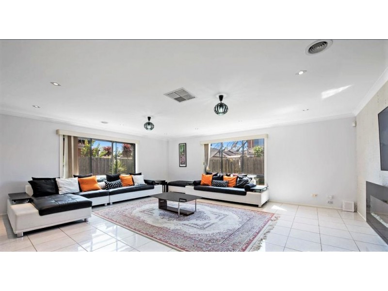 2 Kingdom Court, Roxburgh Park VIC 3064