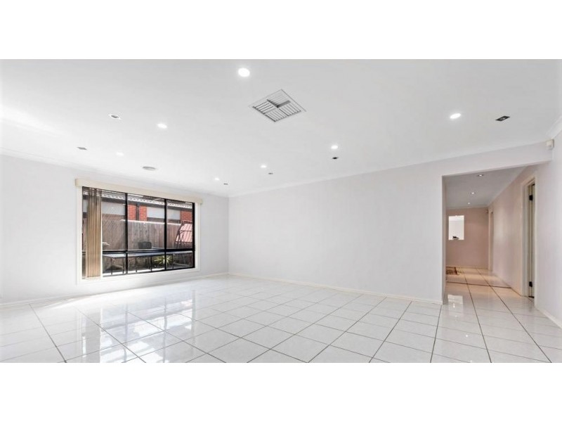 2 Kingdom Court, Roxburgh Park VIC 3064