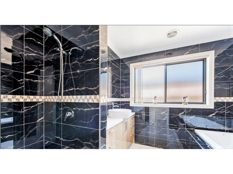 2 Kingdom Court, Roxburgh Park VIC 3064