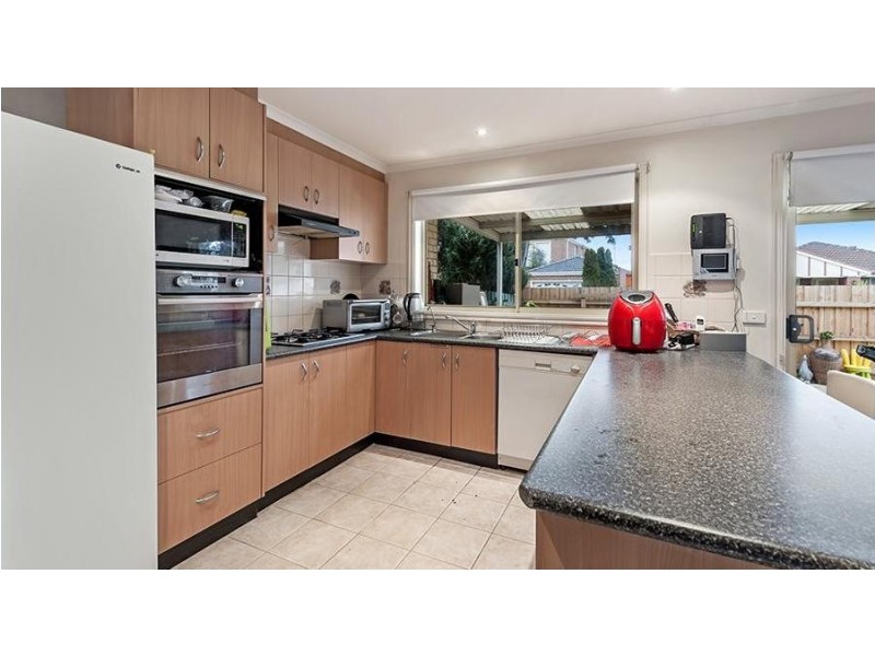 11 Centaurus Avenue, Roxburgh Park VIC 3064