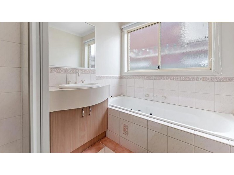 11 Centaurus Avenue, Roxburgh Park VIC 3064