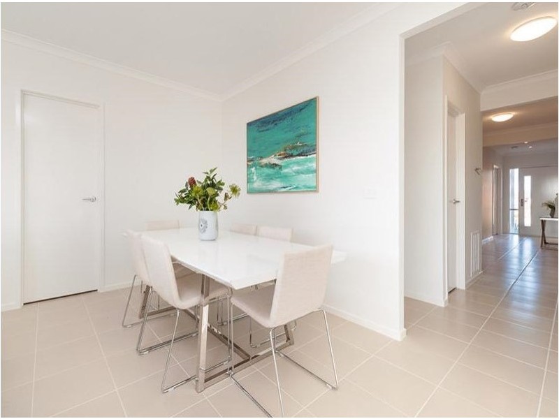 29 Mountleigh Circuit, Craigieburn VIC 3064