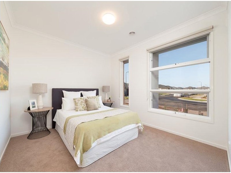 29 Mountleigh Circuit, Craigieburn VIC 3064