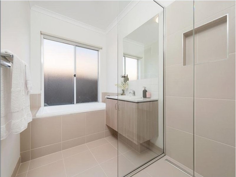 29 Mountleigh Circuit, Craigieburn VIC 3064