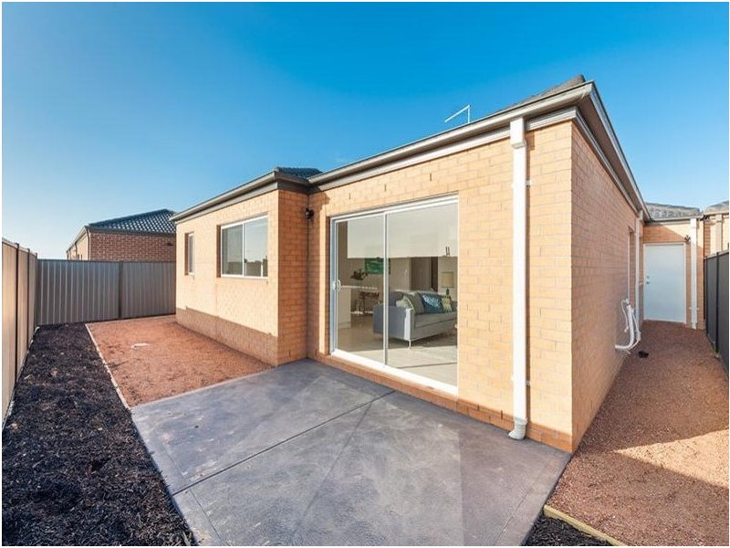 29 Mountleigh Circuit, Craigieburn VIC 3064