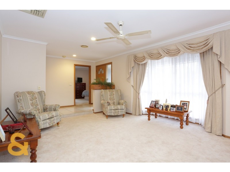 17 Weir Court, Roxburgh Park VIC 3064