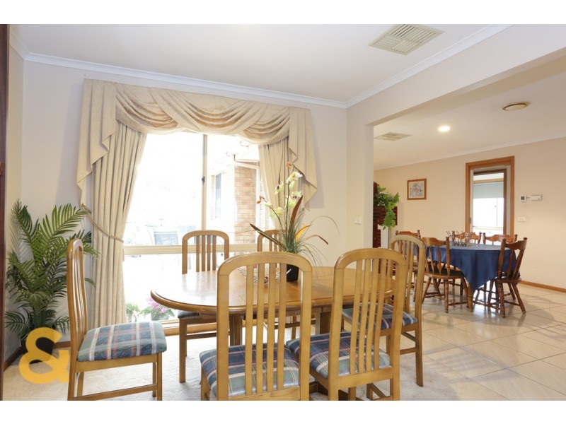 17 Weir Court, Roxburgh Park VIC 3064