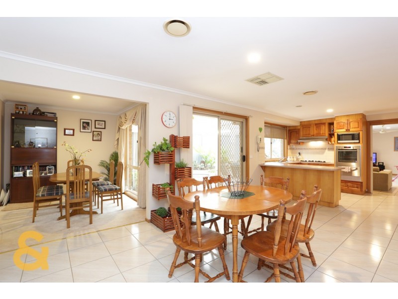 17 Weir Court, Roxburgh Park VIC 3064
